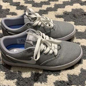 Women’s Nike Sneaker- New